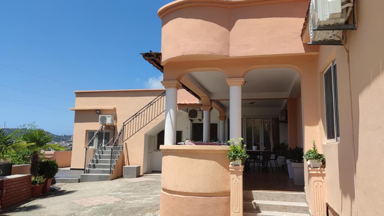 Appartement Guest's house "Lindi&Roni" à Ulcinj Extérieur photo