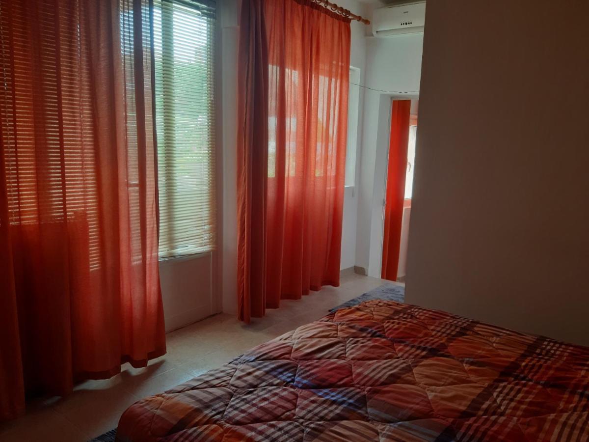 Appartement Guest's house "Lindi&Roni" à Ulcinj Extérieur photo