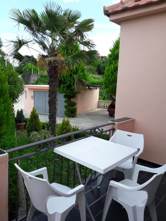 Appartement Guest's house "Lindi&Roni" à Ulcinj Extérieur photo